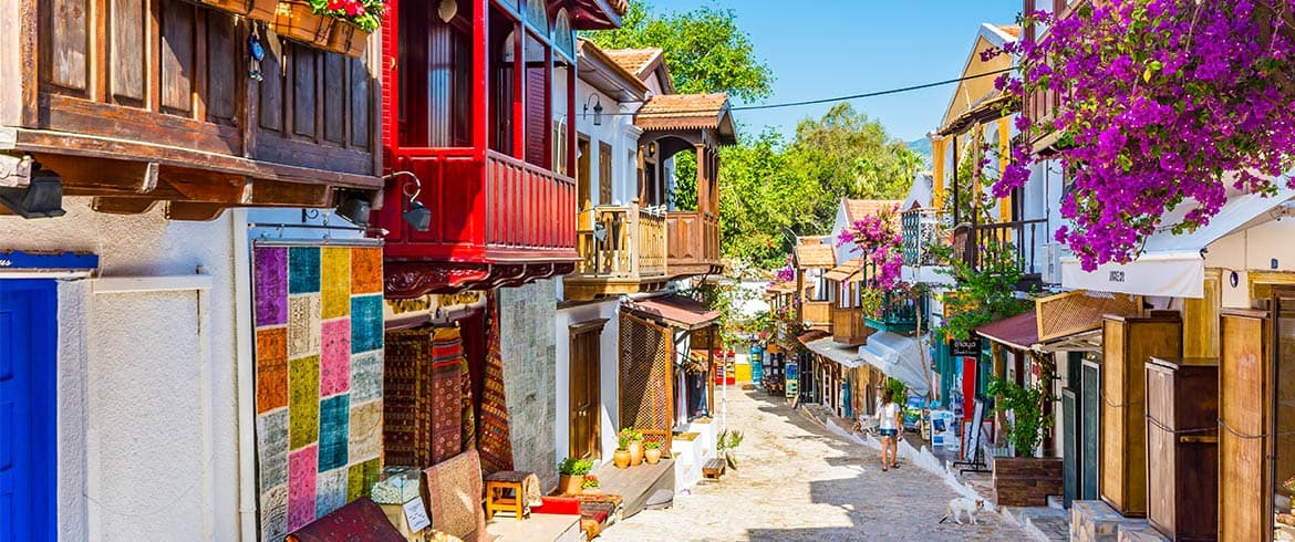 Antalya'da Alışveriş Rehberi: Çarşılar ve Modern AVM'ler